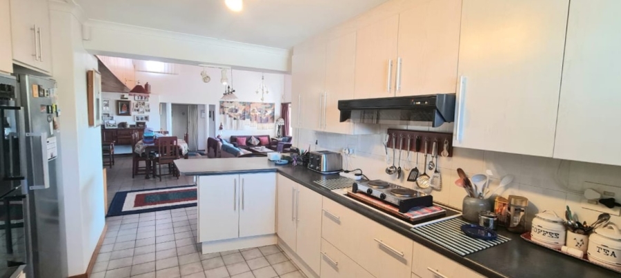 4 Bedroom Property for Sale in Wavecrest Eastern Cape
